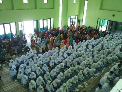 Sosialisasi UAMBN dan Istighozah Kelas XII