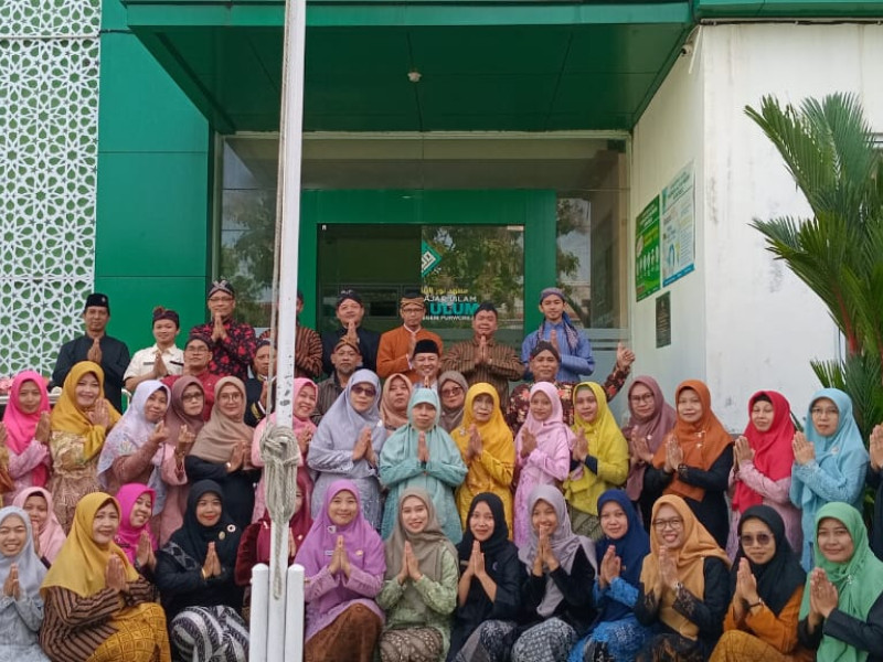 Upacara Bendera dan Lomba Memeriahkan Peringatan Hari Kartini