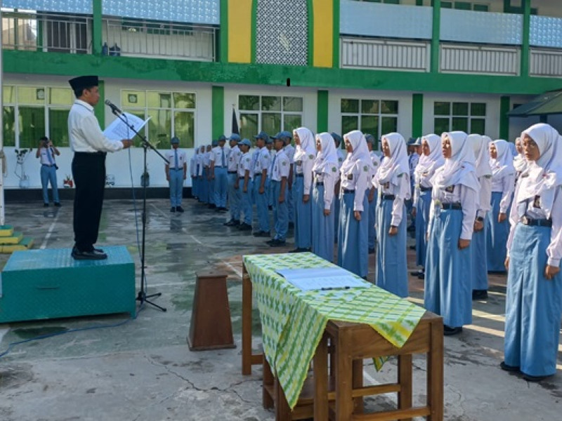 Pelantikan Pengurus OSIS dan MPK MAN Purworejo