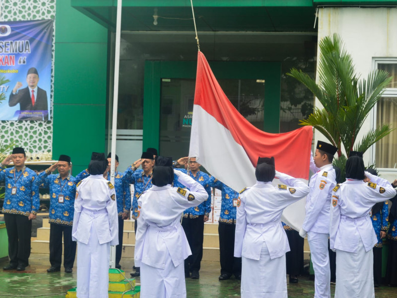 MAN Purworejo Gelar Upacara Peringatan Sumpah Pemuda: Kobarkan Semangat Perjuangan dan Apresiasi Prestasi Siswa