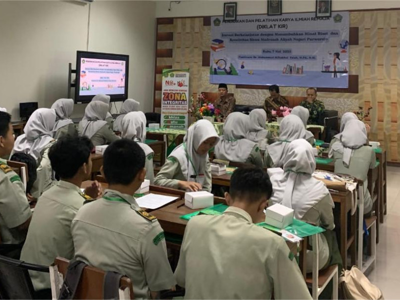 Gelar Pendidikan dan Pelatihan Karya Ilmiah Remaja MAN Purworejo Dorong Inovasi Berkelanjutan dan Minat Riset Siswa