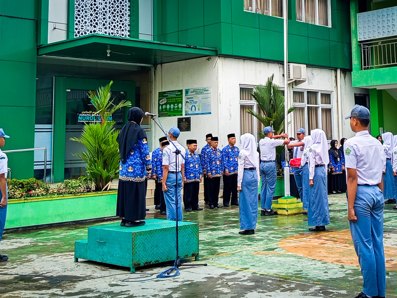 Semangat Pahlawan Tak Pernah Padam MAN Purworejo Gelar Upacara Hari Pahlawan