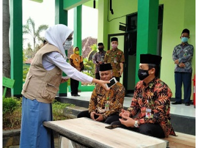 Jurnalis OSIS MAN Purworejo mewawancarai Kakanwil Kemenag Jateng