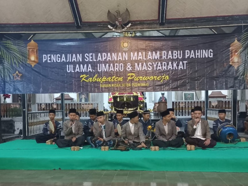 Hadroh Nurul Ulum MAN Purworejo Tampil di Pendopo Kabupaten