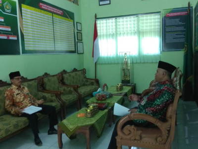 PEMBINAAN RUTIN GURU PEGAWAI OLEH KEPALA MADASAH