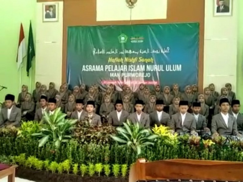 Haflah Nisfus Sanah MAN Purworejo: Optimis, Mengawali Langkah Meraih Masa Depan