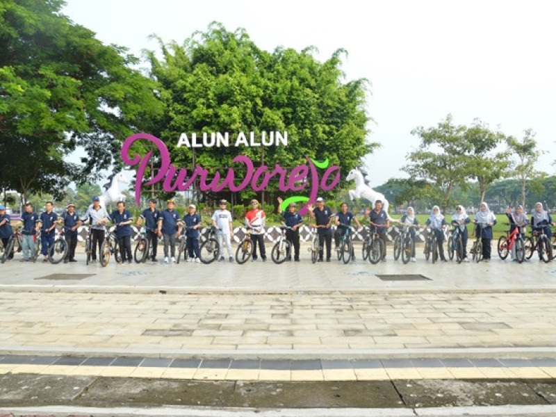 Gowes Guru, Pegawai, dan Pengurus Komite MAN Purworejo Semarakkan Hari PGRI dan HGN 2024