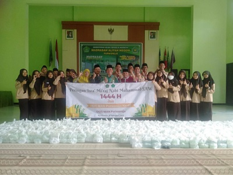 JUMAT BERKAH MAN PURWOREJO BERBAGI NASI KOTAK