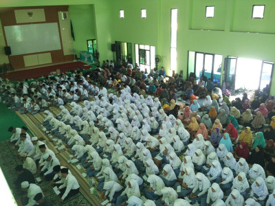 Sosialisasi UAMBN dan Istighozah Kelas XII
